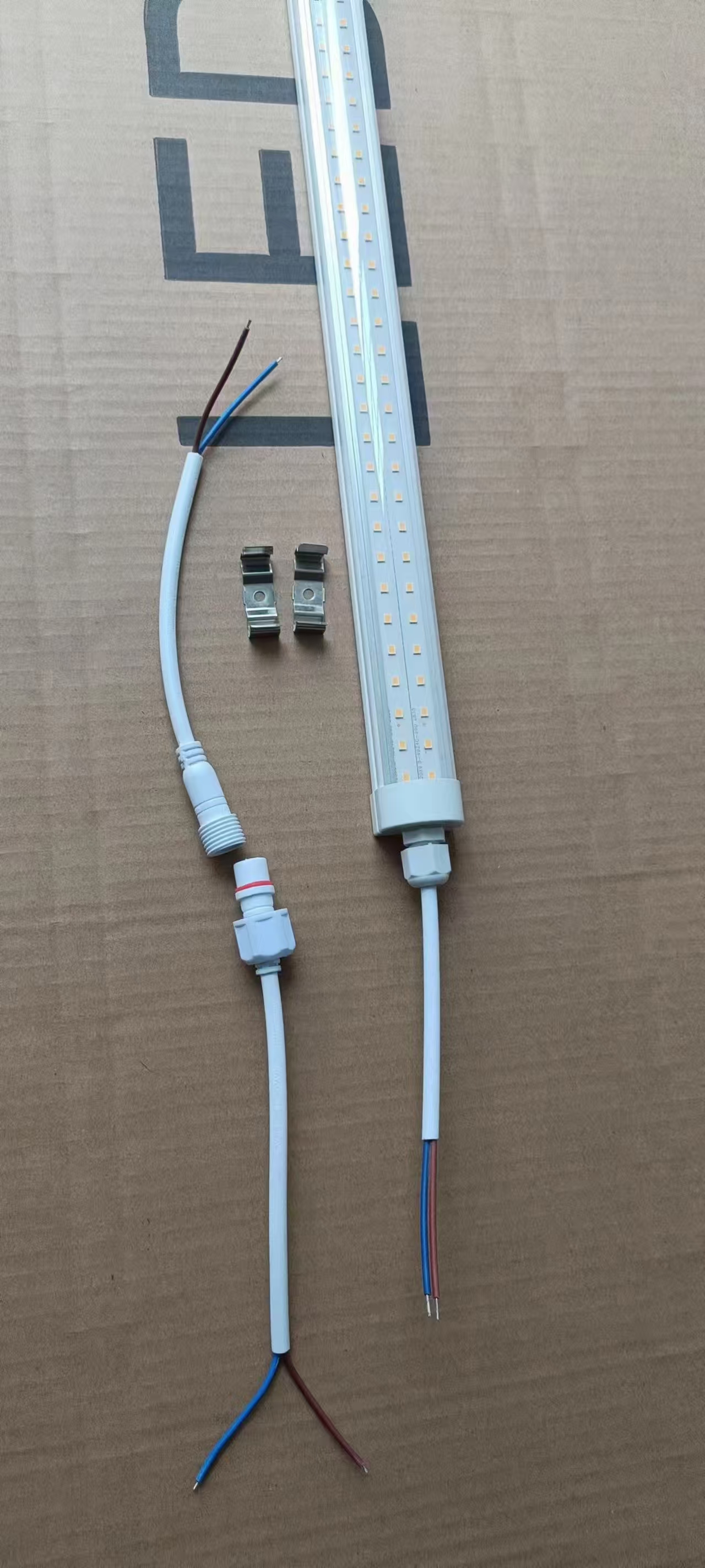 一体化防水led灯管双灯�?jpg